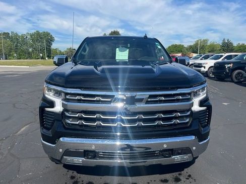 Used 2025 Chevrolet Silverado 1500 LTZ w/ LTZ Premium Package AWD/4WD image 3