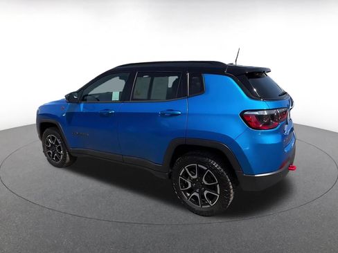 Used 2025 Jeep Compass Trailhawk AWD/4WD image 10