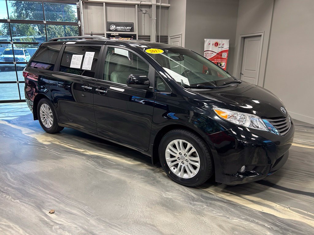 Used 2017 Toyota Sienna XLE FWD image 30