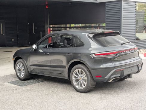 Certified 2026 Porsche Macan AWD/4WD image 3