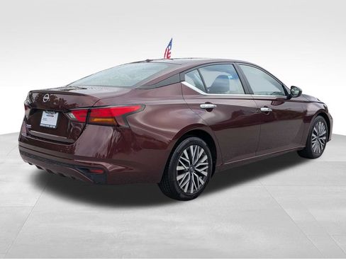 Used 2025 Nissan Altima 2.5 SV FWD image 4