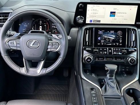 New 2025 Lexus LX 600 4WD w/ Luxury Package image 10