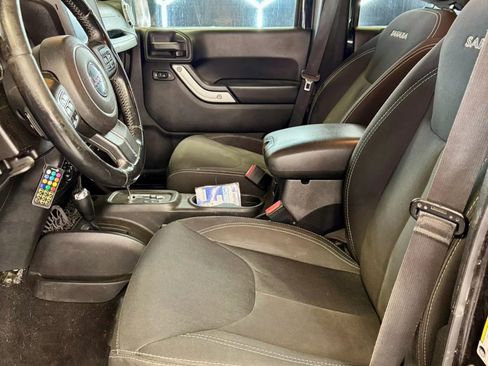 Used 2016 Jeep Wrangler Unlimited Sahara w/ Max Tow Package image 12