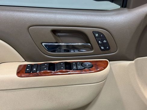 Used 2013 Chevrolet Avalanche LTZ image 13