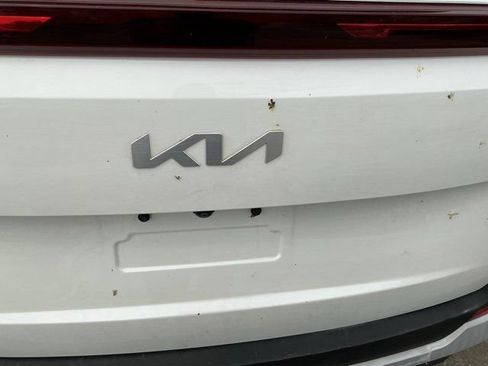 Used 2025 Kia Carnival FWD image 9