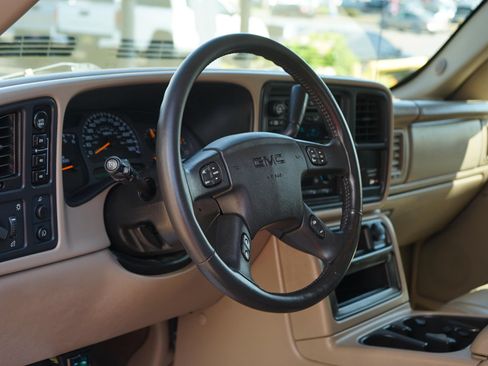 Used 2003 GMC Sierra 1500 SLT w/ SLT Preferred Equipment Group AWD/4WD image 13