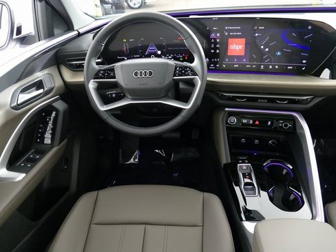 Used 2025 Audi Q5 Premium w/ Convenience Package image 25