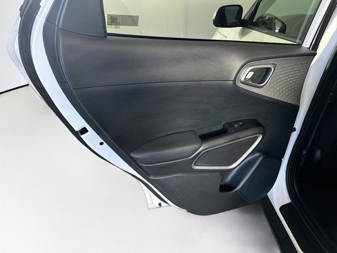 Used 2025 Kia Soul LX w/ LX Technology Package image 26