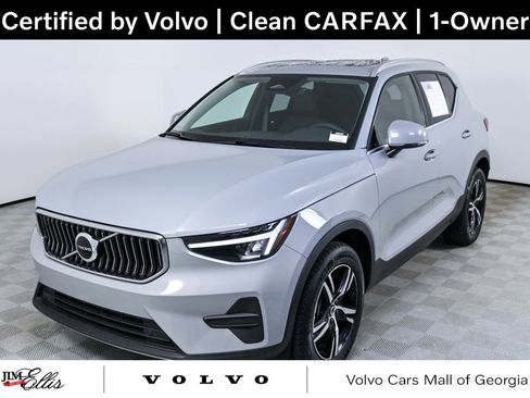 Certified 2025 Volvo XC40 B5 Core image 1