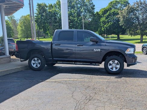 Used 2017 RAM 1500 Express AWD/4WD image 10