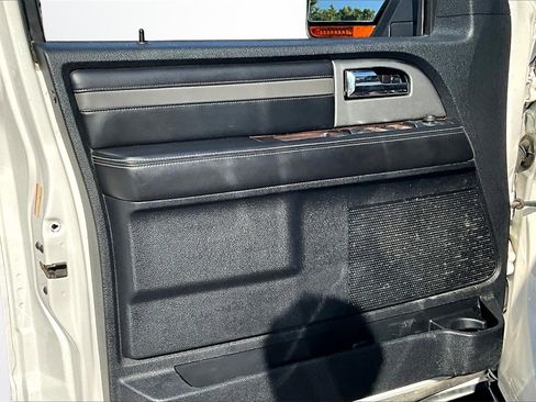 Used 2016 Ford Expedition Platinum image 19