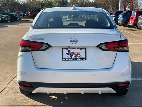 Used 2025 Nissan Versa SV image 6