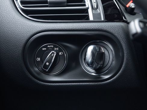 Certified 2021 Porsche Macan S AWD/4WD image 17