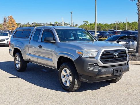 Used 2017 Toyota Tacoma SR image 2