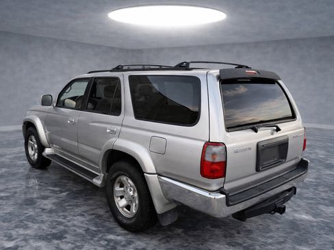 Used 2000 Toyota 4Runner SR5 image 2