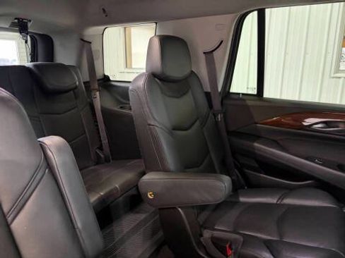 Used 2016 Cadillac Escalade Luxury AWD/4WD image 33