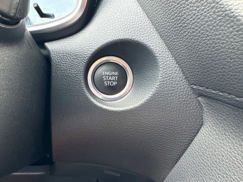 Used 2023 Toyota Corolla Cross XLE image 28