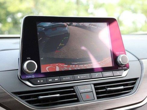 Used 2025 Nissan Altima 2.5 SV FWD image 12