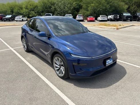 Used 2026 Tesla Model Y AWD image 7