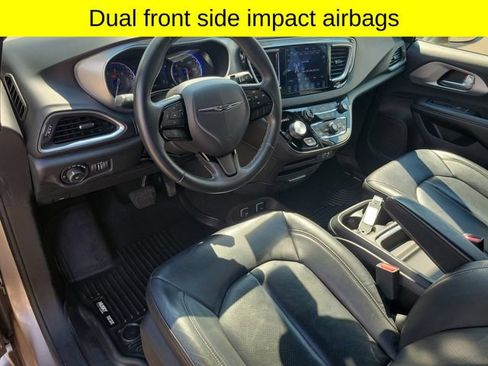 Used 2018 Chrysler Pacifica Touring-L w/ Premium Audio Group FWD image 24