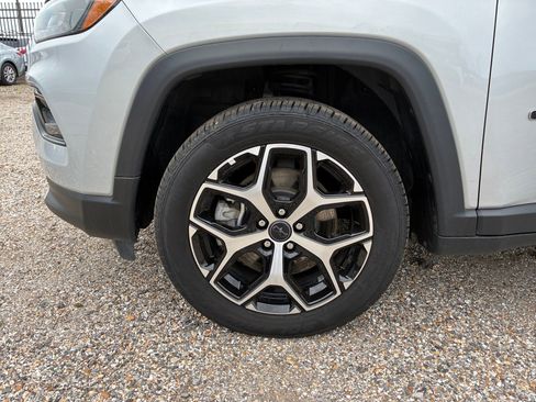 Used 2025 Jeep Compass Limited image 26