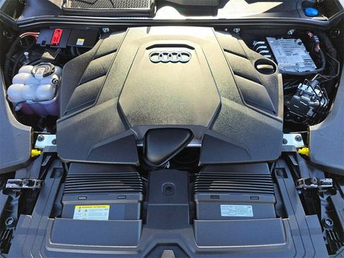 Certified 2025 Audi Q8 Premium Plus image 31