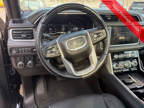 Used 2023 GMC Yukon Denali w/ Advanced Technology Package image 16
