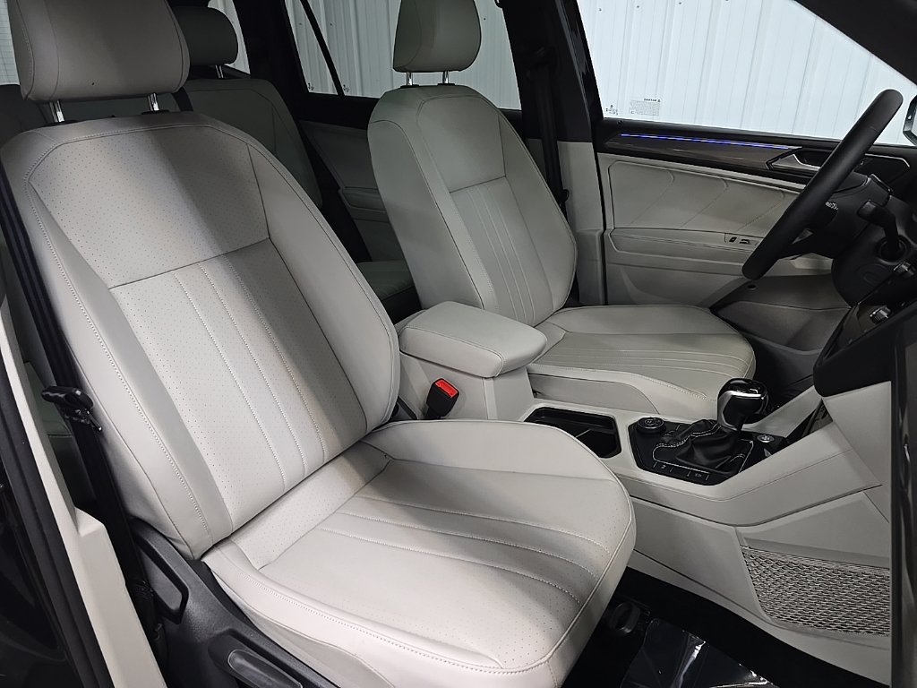 Used 2023 Volkswagen Tiguan SE R-Line AWD/4WD image 15