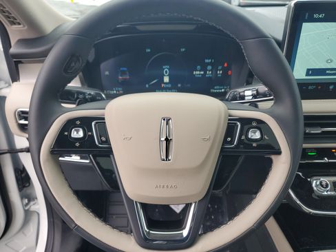 New 2026 Lincoln Corsair Premiere image 16