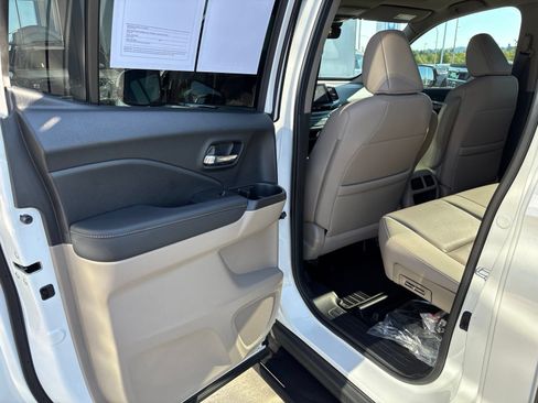Used 2023 Honda Ridgeline RTL-E image 11
