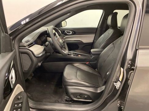 Used 2023 Jeep Compass Limited AWD/4WD image 9