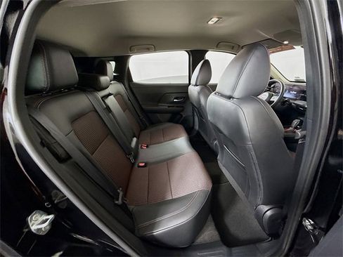 Certified 2025 Nissan Kicks SR image 28