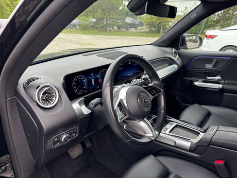 Used 2025 Mercedes-Benz GLB 250 image 37