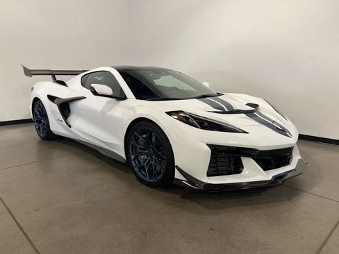 Used 2026 Chevrolet Corvette ZR1 w/ ZR1 Carbon Fiber Aero Package RWD image 1