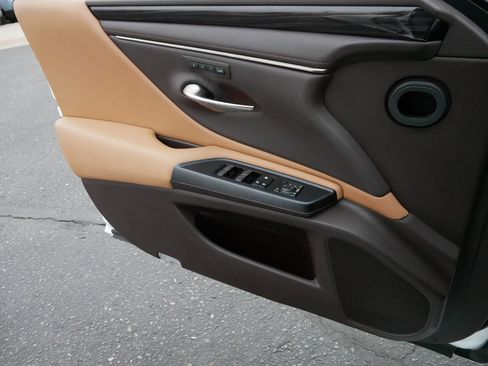 Used 2021 Lexus ES 250 w/ Premium Package image 29