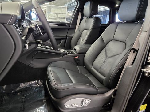 New 2025 Porsche Macan image 5