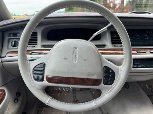 Used 1996 Lincoln Town Car Signature image 19