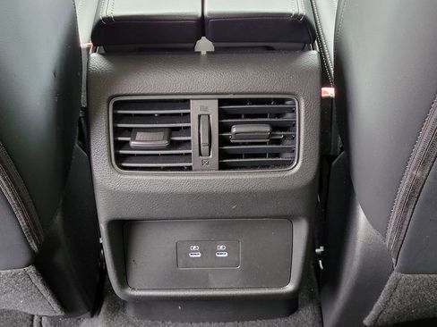 Used 2025 Nissan Rogue Platinum image 17