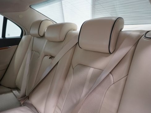 Used 2010 Lincoln MKZ image 12