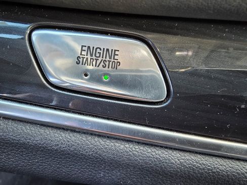 Used 2020 Buick Enclave Essence image 24