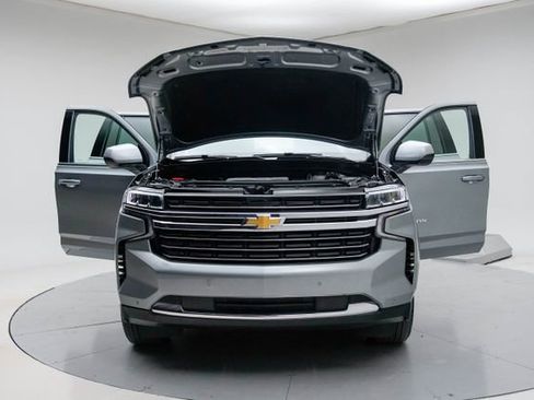 Used 2024 Chevrolet Suburban LT image 16