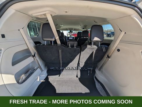 Used 2024 Chrysler Pacifica Touring-L image 11