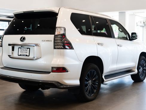 Used 2023 Lexus GX 460 Premium w/ Accessory Package AWD/4WD image 4