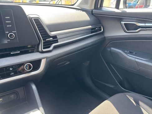 Used 2025 Kia Sportage LX image 34