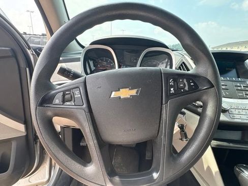 Used 2017 Chevrolet Equinox LS FWD image 12