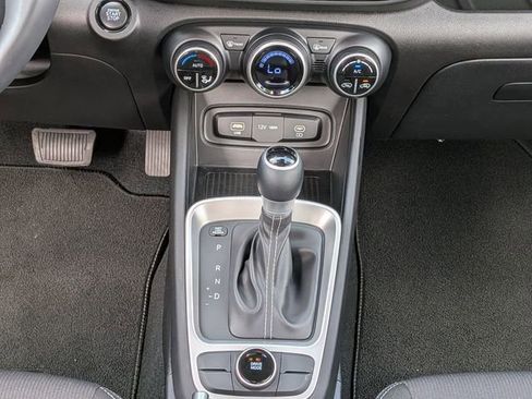 Certified 2025 Hyundai Venue SEL FWD image 19