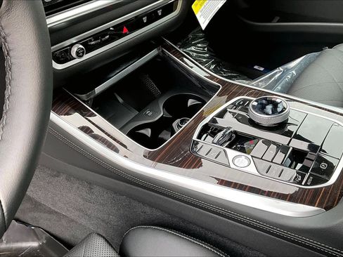 New 2026 BMW X5 xDrive40i w/ M Sport Package AWD/4WD image 8