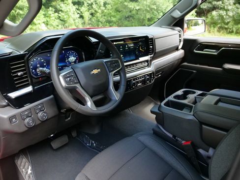 Used 2025 Chevrolet Silverado 1500 LT AWD/4WD image 2