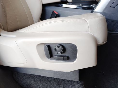 Used 2019 Land Rover Discovery HSE AWD/4WD image 13