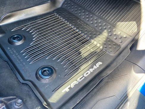 Used 2017 Toyota Tacoma TRD Sport w/ Tow Package (A/T) image 39